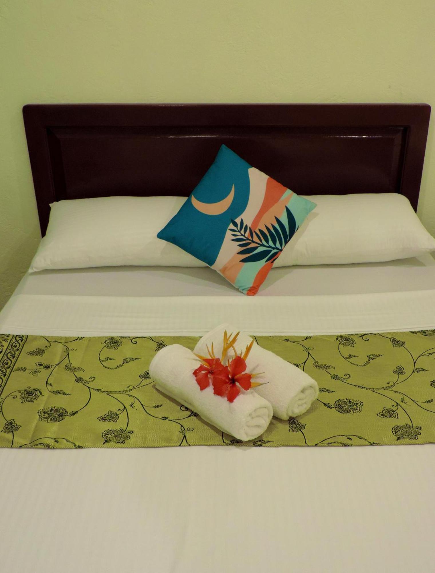 Chekesh Casa Hotel Siquijor Bagian luar foto
